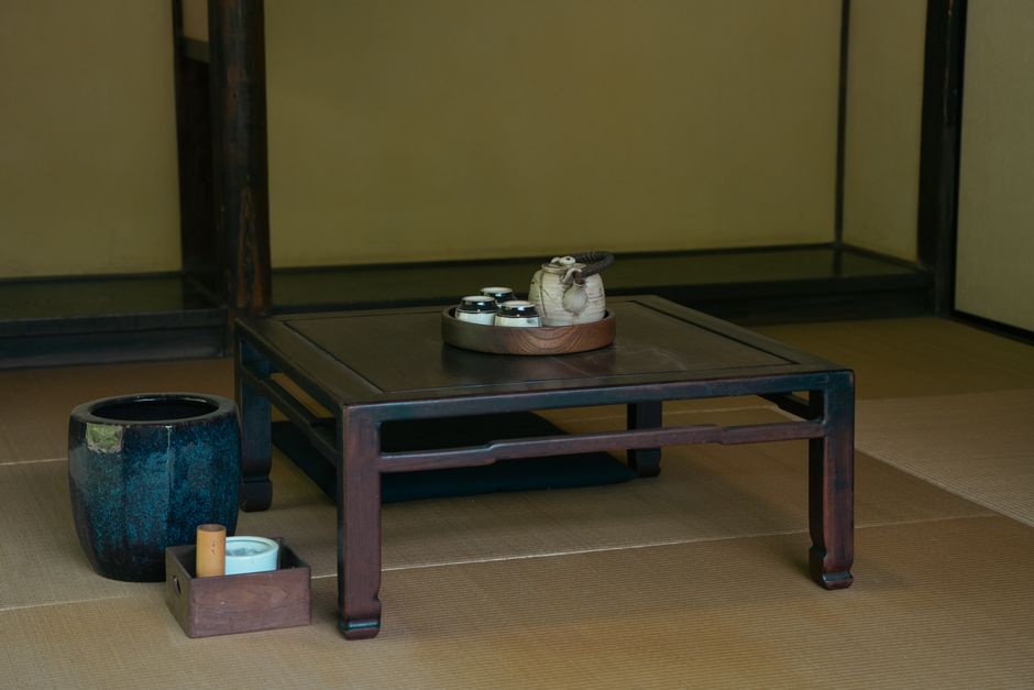 Rustieke minimalistische ruimte met tatami vloer. Rustieke minimalistische ruimte met tatami vloer.