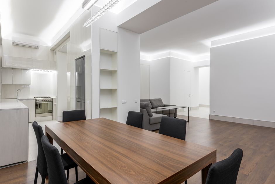 Zonering met hanglampen in moderne woonkamer. Zonering met hanglampen in moderne woonkamer.