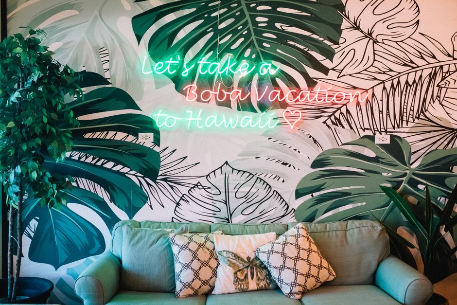 Fotobehang op maat in moderne woonkamer. Fotobehang op maat in moderne woonkamer.