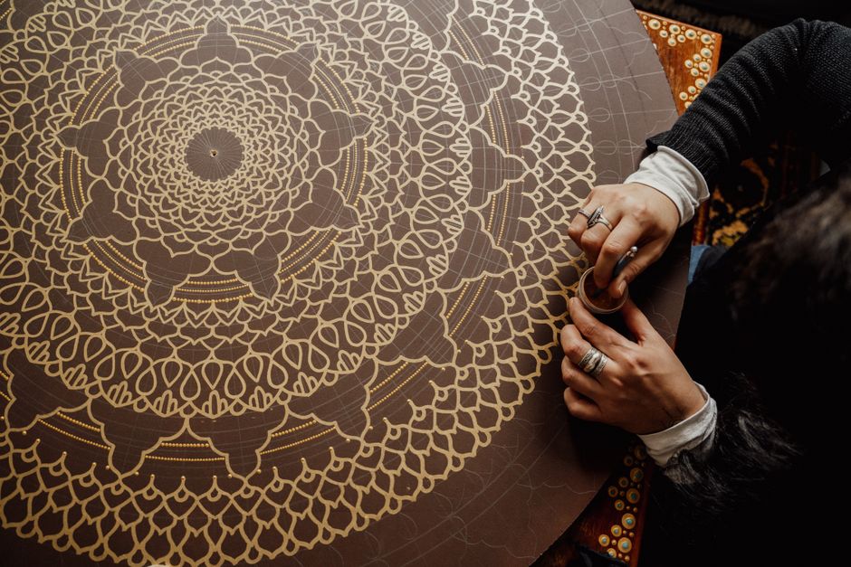 Gezellige herfstverlichting met mandala patronen. Gezellige herfstverlichting met mandala patronen.